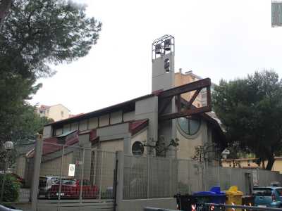 Sorta nel 1992 in Via Arcidiacono Giovanni, a Poggiofranco, la chiesa di San Giovanni Battista � una struttura la cui modernit� si esplicita chiaramente nei pilastri in cemento, originariamente a vista, e nella grande trave reticolare che esce a sbalzo all�esterno reggendo il piccolo campanile